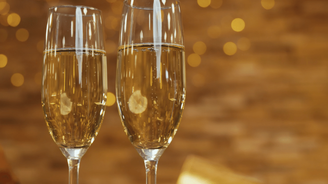 champagne-eindejaar-qfnbim766xcj4lsyff26vx9fvql3oefb2meggif8dk