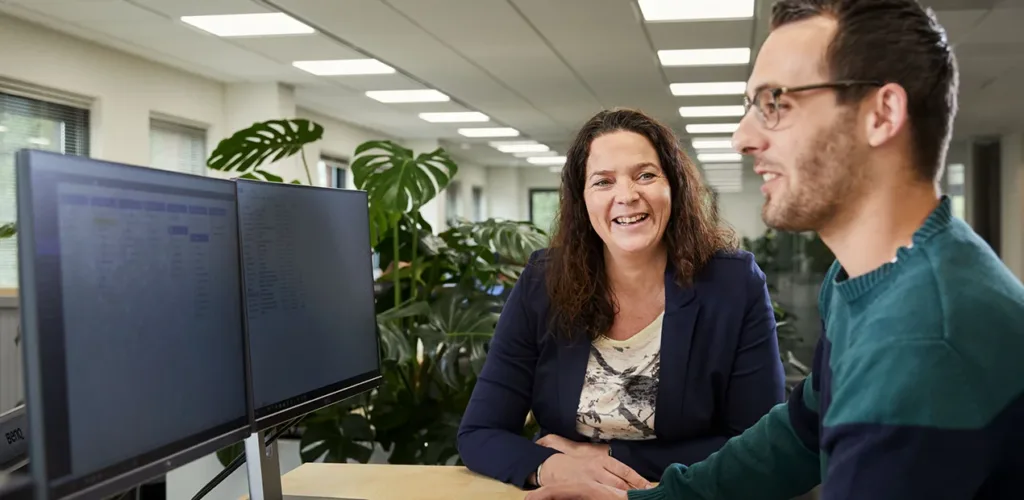 Salure collega's aan het werk